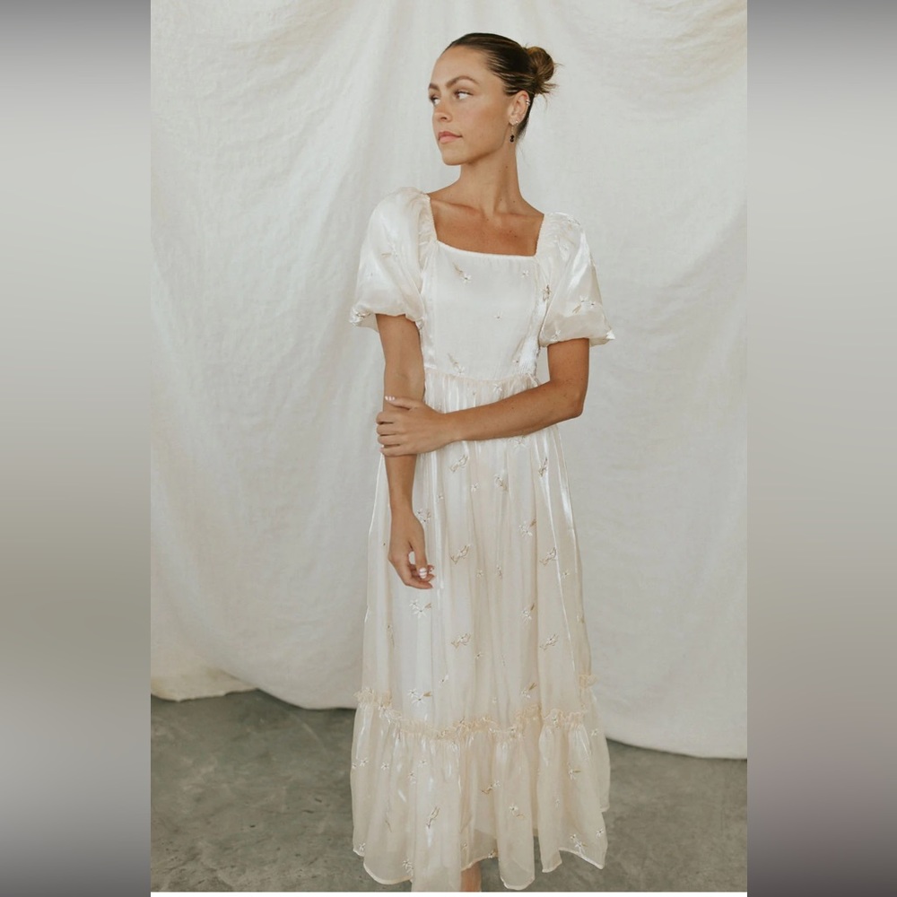 Elegant Cream Women's Dress